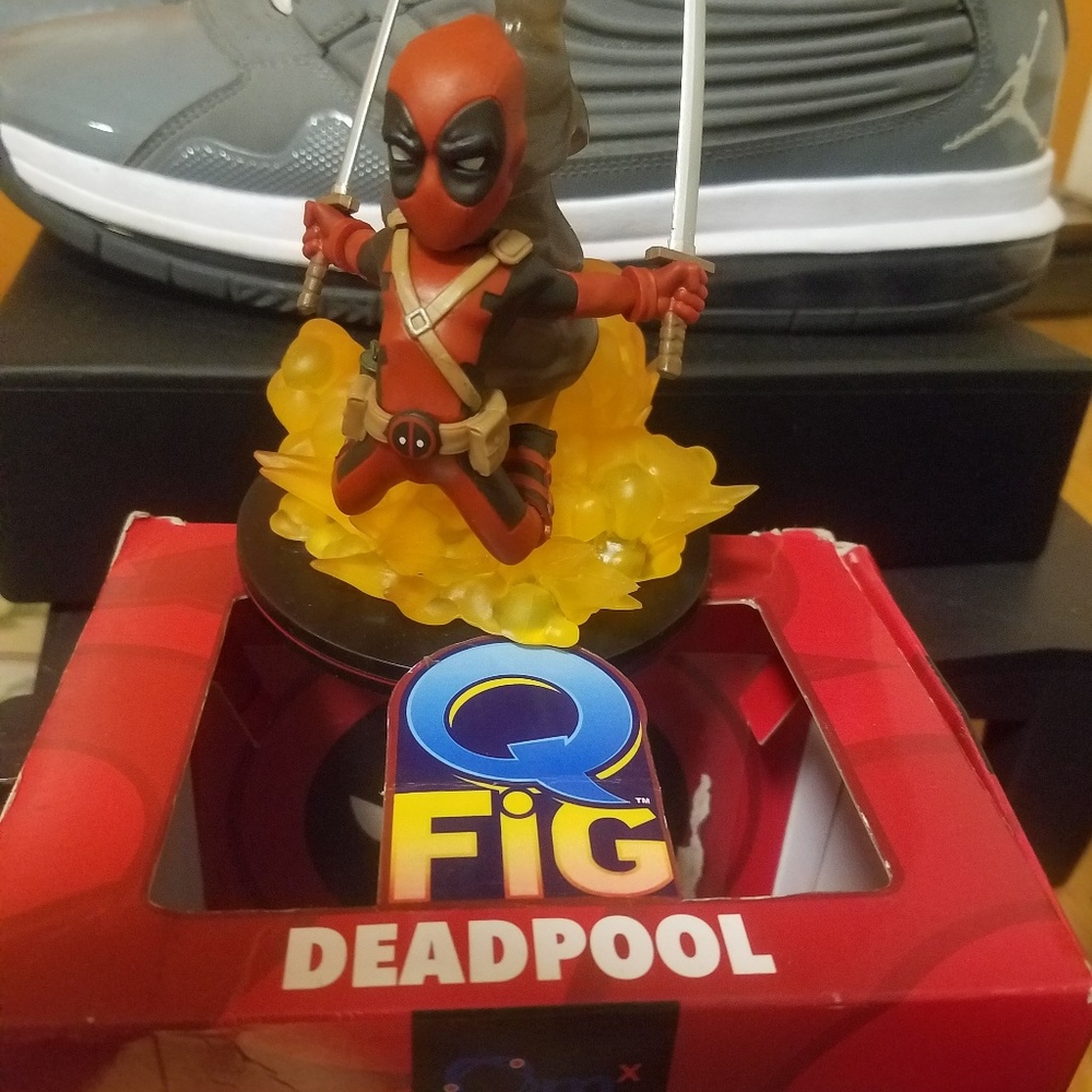 Deadpool action figurine